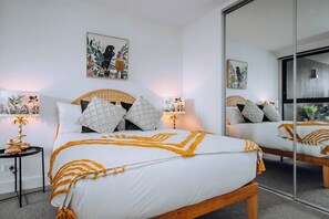 2 habitaciones, tabla de planchar con plancha, wifi y ropa de cama 