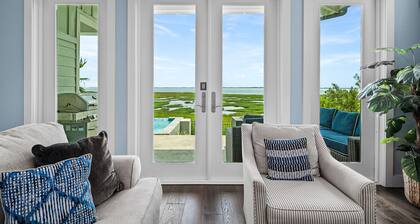 Bay escape with private heated pool, water view, loft & fast WiFi