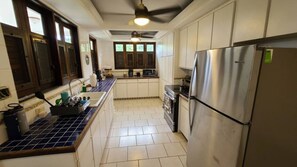 Fridge, microwave, oven, stovetop - 4 bdr fully air-conditioned house, private pool near Boqueron, sleeps 10, Wi-Fi (Cabo Rojo)