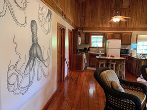 Fridge, microwave, oven, stovetop - Jerico Place : In Town 3 Bedroom home on a paved drive! (Utila)