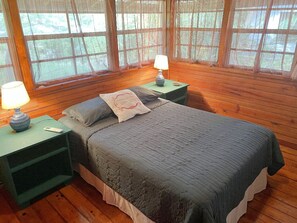 3 bedrooms, free WiFi, bed sheets - Jerico Place : In Town 3 Bedroom home on a paved drive! (Utila)