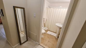 Comfort Apartment | Bathroom