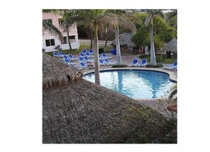 Outdoor pool - Singer Island Timeshare (Palm Beach Shores)