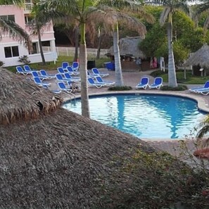 Outdoor pool - Singer Island Timeshare (Palm Beach Shores)