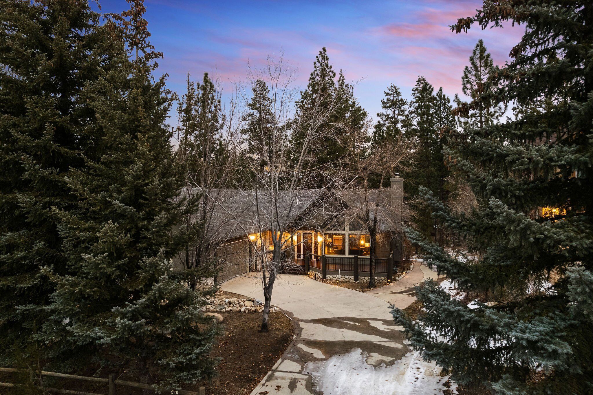 Cozy Cottage. New Family Friendly Home. Castle Glen Estates. BBQ. Great Backyard.