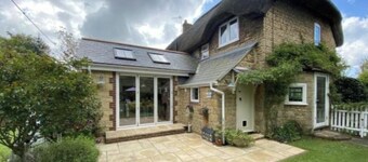 5 Star, Cosy, characterful thatch cottage in a designated area of natural beauty