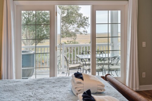 Marshwinds 2A! Marsh View Condo, Community Pool & Short Walk To The Beach