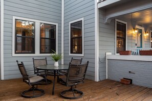 Outdoor dining - 5BR The Hera! Luxury Mansion in Montrose w/ Pool! (Houston)