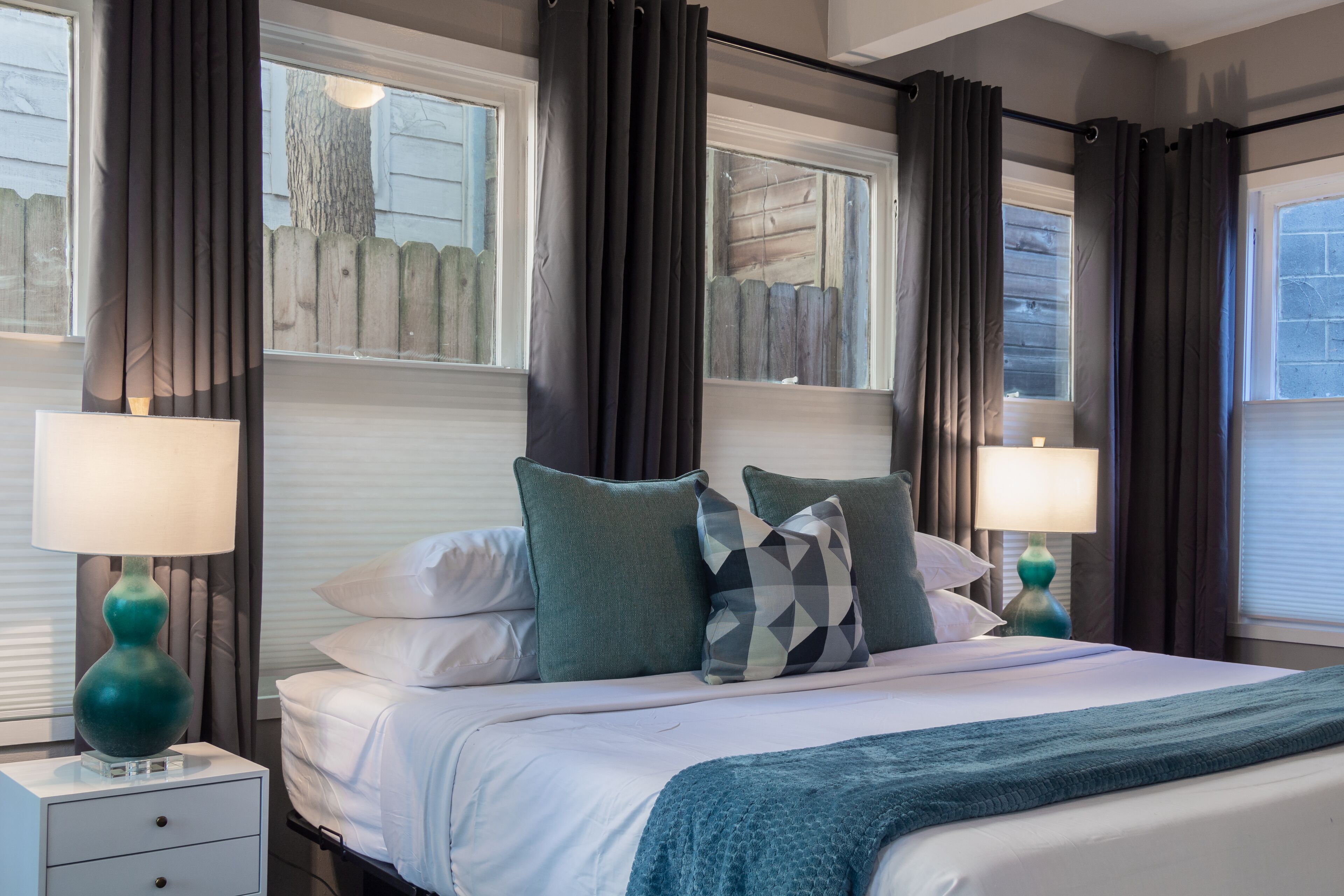 5 bedrooms, desk, iron/ironing board, WiFi