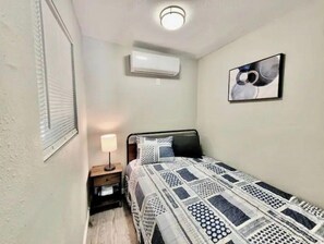 1 bedroom, bed sheets