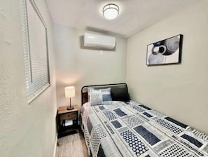 1 bedroom, bed sheets