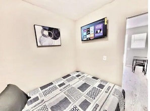 1 bedroom, bed sheets