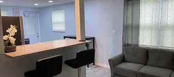 Modern 2/1 Sleeps 6 Quiet Dead End St 1/2 Acre Wow