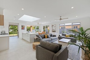 Smart TV, videojuegos, tenis de mesa y estéreo 