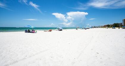 🌴 Modern Eco Village Townhome – Steps from the Gulf!