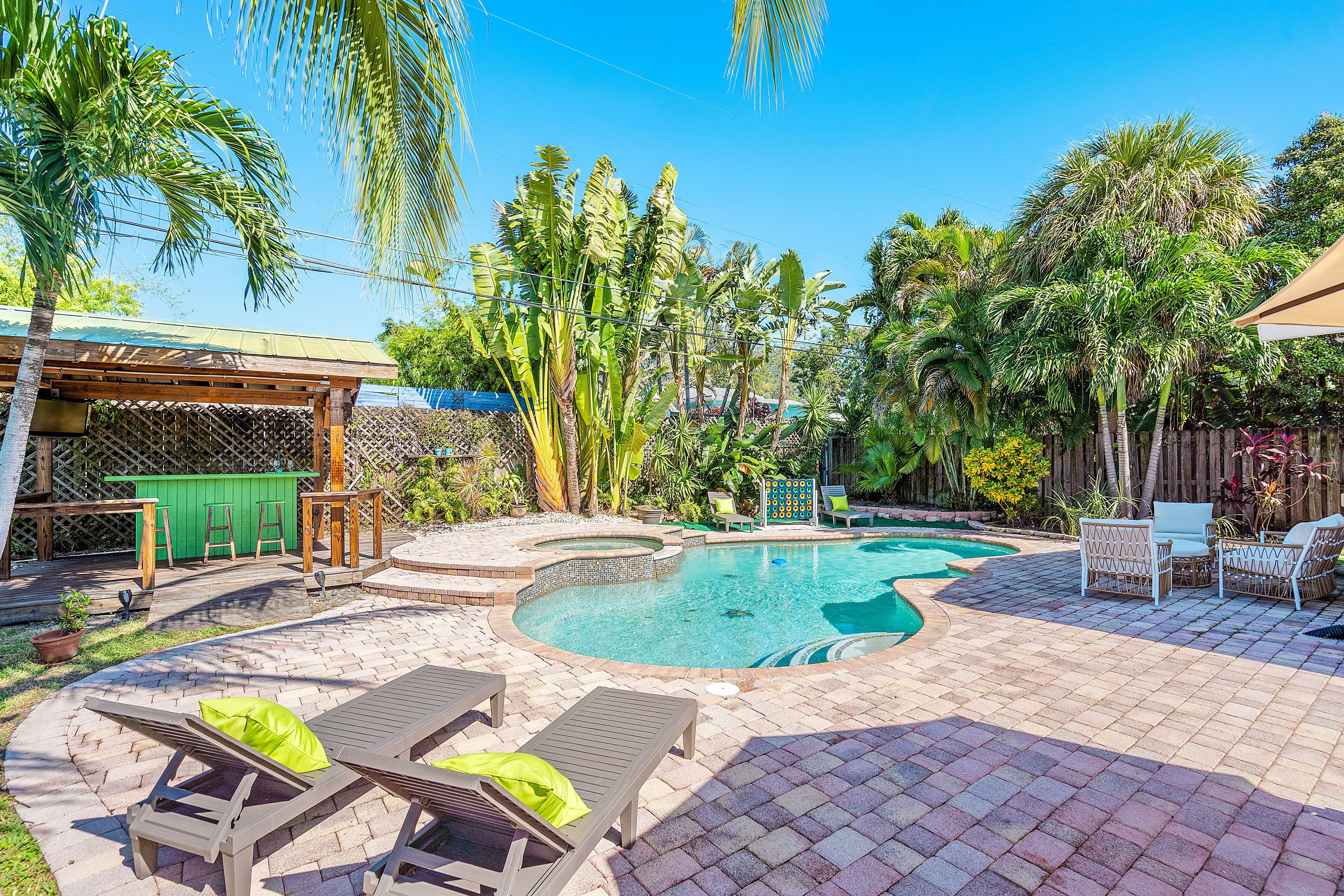 BY THE SEA VACATION VILLAS -BLANCA-3 BED PRIVATE POOL/GAMEROOM