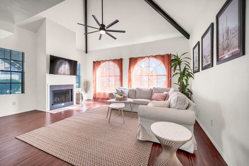 Scottsdale Oasis ~ Refreshing Pool and HotTub ~ King Bed ~ Pet-Friendly