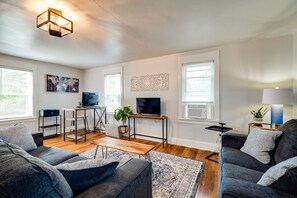 Living area - Productivity in a Peaceful Getaway (Springfield)