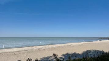 Beach nearby, beach towels