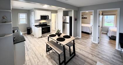 Madison on the Lake Home with Lake Erie views & Pool in Wine Country!