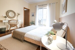 1 chambre, coffres-forts dans les chambres, fer et planche à repasser