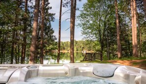 Bañera de hidromasaje al aire libre