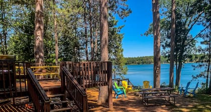 Lakefront! Hot Tub & Arcades! Amazing Fishing!
