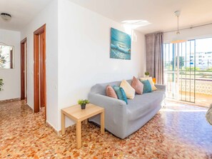 TV - Mshome Beach House (Torre De Benagalbon)