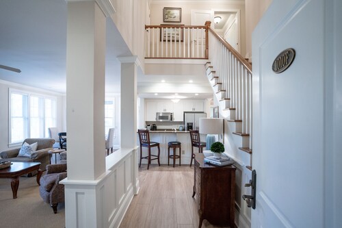 Charming Reynolds Condo; WALK TO THE RITZ; On Golf Course