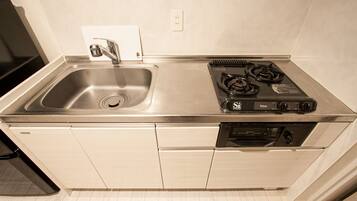 Fridge, microwave, stovetop, cookware/dishes/utensils