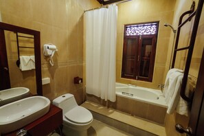 Deluxe Twin Room | Bathroom - Lux hotel Luang Prabang (Luang Prabang)