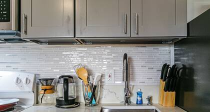 Hilo Studio with pool and balcony 5 minutes from airport