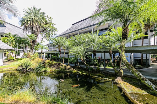 Hilo Studio with pool and balcony 5 minutes from airport