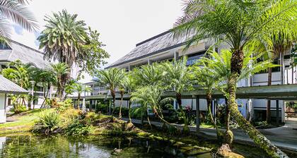 Hilo Studio with pool and balcony 5 minutes from airport
