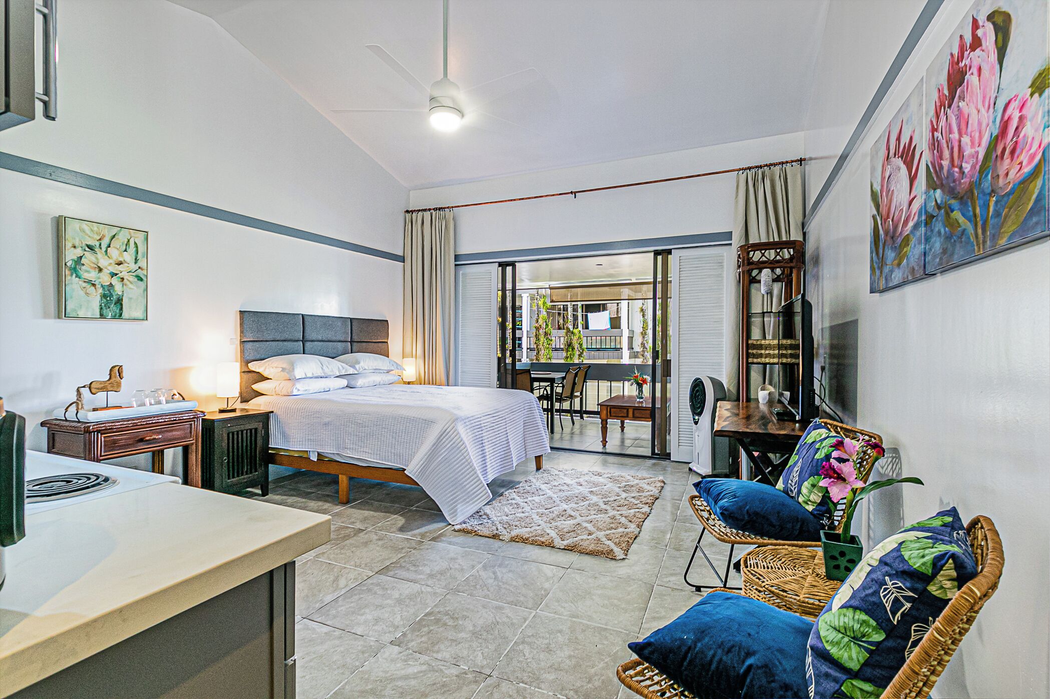 Skrivebord, wi-fi og sengetøy