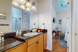 Bathtub - Beautiful Home in Gated Village Walk, 2 Shared Heated Pools, Pets Allowed, Garage Access (Port Aransas)