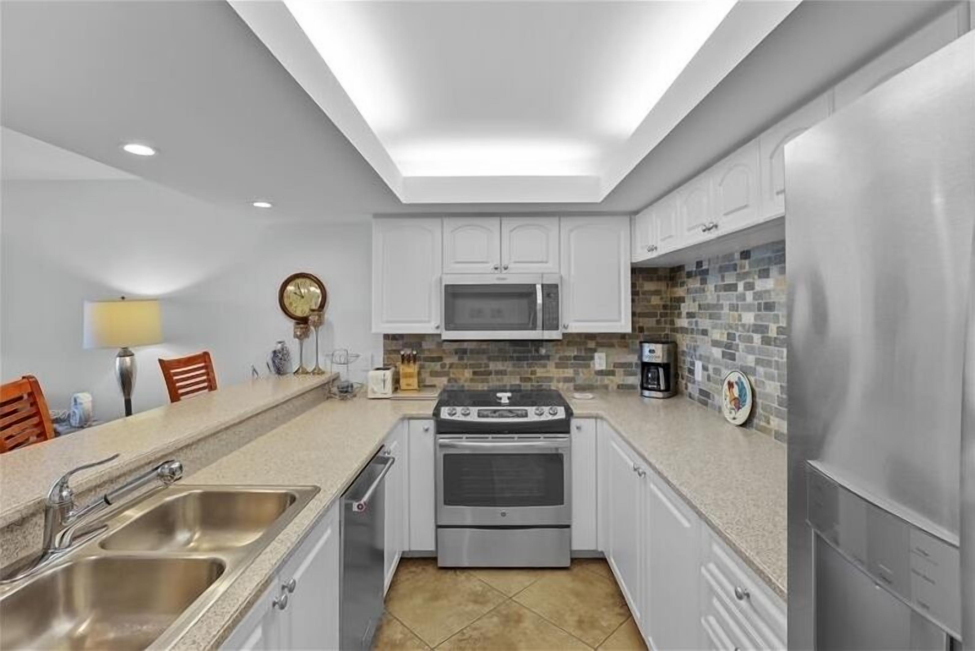 Coffee/tea maker, toaster, dining tables