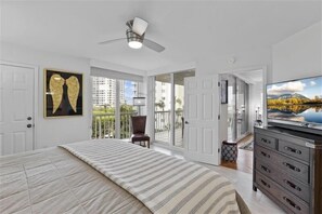 3 bedrooms, desk