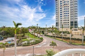 Property grounds - Beautiful 2 bedroom steps from the beach - CL0203e (Naples)