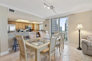 Unclassified image, 2 of 24, button