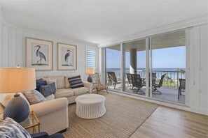 Living area - Enjoy coastal living in this 3 bedroom condo-WS0501 (Naples)