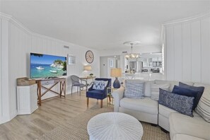 Living area - Enjoy coastal living in this 3 bedroom condo-WS0501 (Naples)