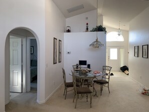 Dining - Disney vacation home minutes from Disney World! (Kissimmee)