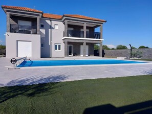 Exterior - Spacious Villa Ela with heated pool (Murvica)