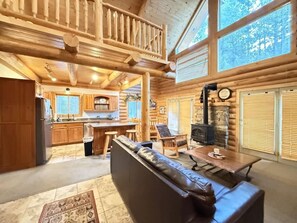 Interior - 21 Pines* Hot Tub,3Br, 2Ba, Wifi 40 Mins to YNP (Island Park)