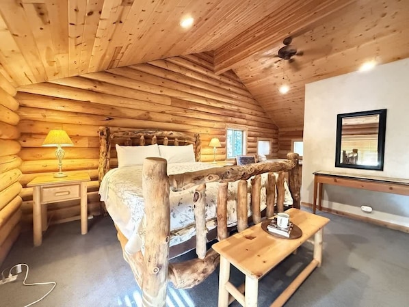 3 bedrooms, iron/ironing board, WiFi, bed sheets - 21 Pines* Hot Tub,3Br, 2Ba, Wifi 40 Mins to YNP (Island Park)