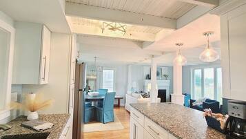 KylskÄp, mikrovÄgsugn, ugn och spishÀll