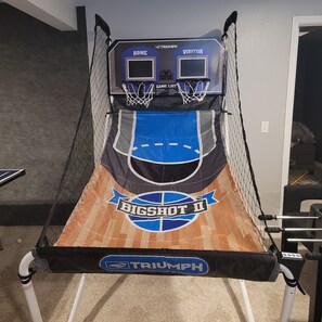 Games room - Durango 5BR — Game Room, Backyard & Mountain Views (Durango)