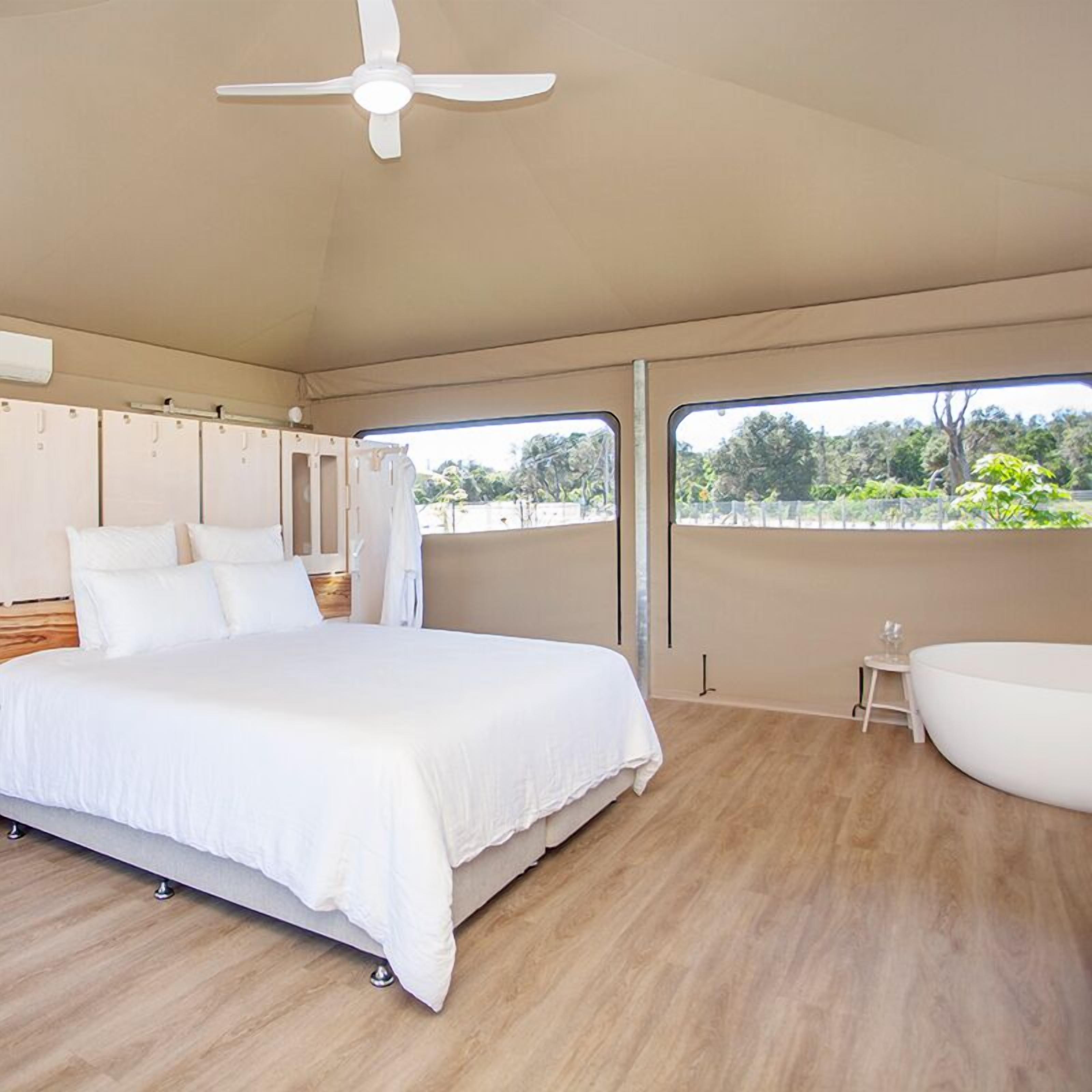 Lovers Lodge | Bathroom | Free toiletries