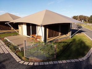 Deluxe Twin Room | Premium bedding, Select Comfort beds, free WiFi, bed sheets - Crowdy Bay Eco Resort (Crowdy Head)